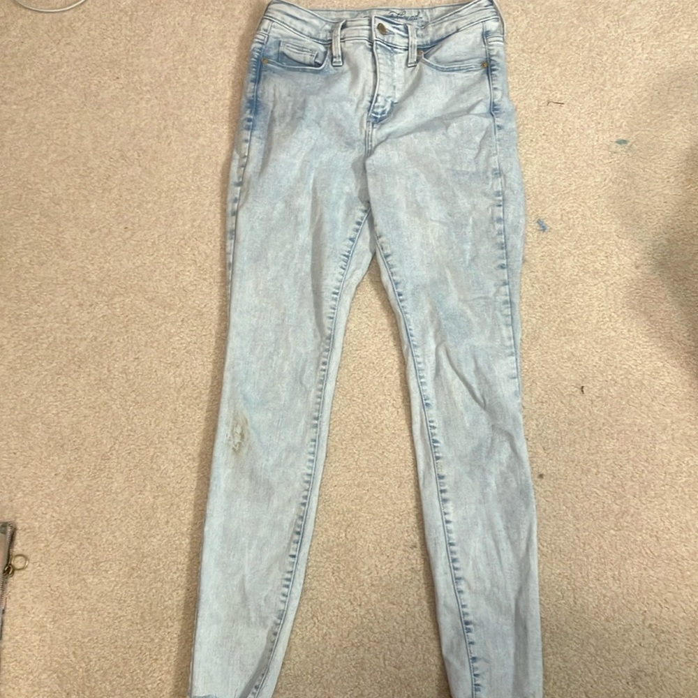 White-washed high-rise skinny jeans with pockets